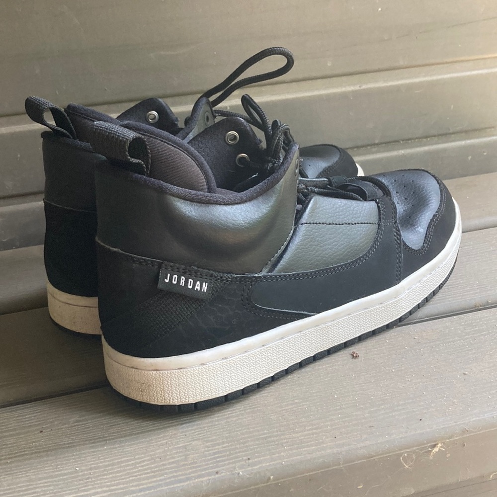jordan fadeaway, worn twice 6.5 kids=6.5 mens=8 womens